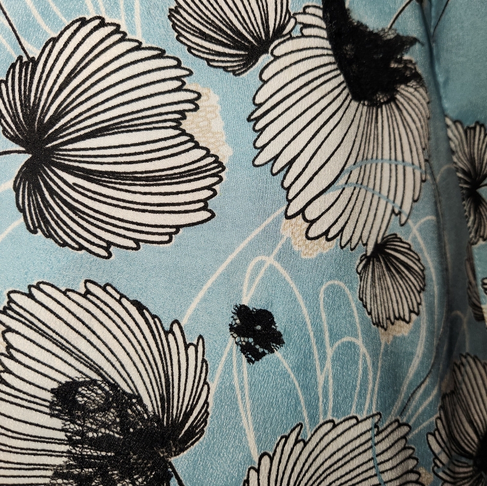Loft Sea Glass Pale Powder Blue Floral Wrap Short Sleeve Blouse Size 6 EUC - Picture 4 of 6